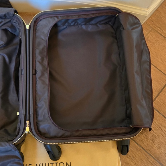 Louis Vuitton  Zephyr 55 Suitcase - Picture 10 of 16